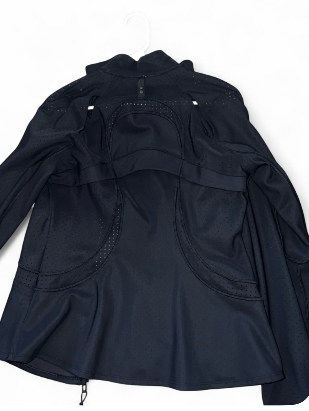 Lululemon Women's Perforated Define Jacket
SLNSH Collection - Picture 4 of 4